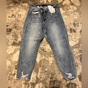 Judy Blue Distressed Cropped Size 20W